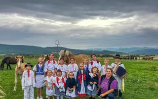 Pomôžte nám zabezpečiť nové kroje pre Detský folklórny súbor Lisna