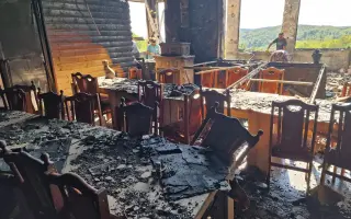 Pomôžte nám obnoviť vyhorenú chatu Lodiar pri Počúvadlianskom jazere