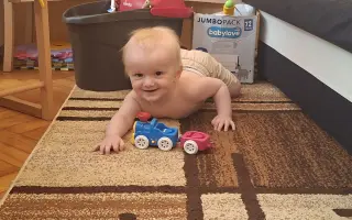 Mateo má len 1 rok a čelí ťažkej hypotónii. Dajme mu šancu na samostatný pohyb.