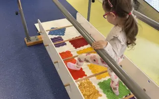 Od náhlej cievnej príhody k prvému kroku: Podporte malú Trinity