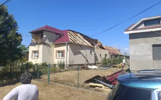Nová strecha pre starých rodičov: Veterná smršť zničila ich domov, pomôžme im!