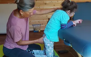 Darujme Klárke šancu žiť bez bolesti a slobodne sa hýbať