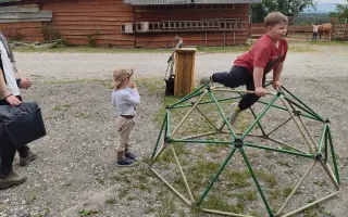 Pomôžme Dávidkovi pokračovať v ceste za pokrokmi a doprajme mu delfinoterapiu