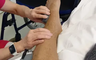 Pomôžme otcovi troch dcér, ktorý po páde z výšky bojuje o návrat do života