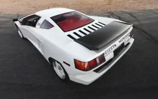 DOUBLE RED CARS MUSEUM | Dostaňme Cizeta Moroder / Vector SRV8 na Slovensko!