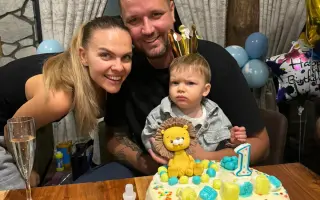 Podporte manželku a malého syna po náhlej strate manžela a otca