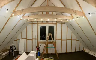 Vytvorte teplo domova. Pomôžte dokončiť rodinný dom.