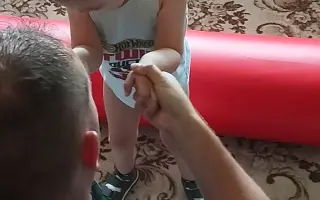 Pomôžme malému Tobiaskovi postaviť sa na nohy