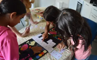 Pomôžte nám rozohrať Bachtalo dživipen v školách