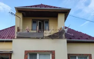 Nová strecha pre starých rodičov: Veterná smršť zničila ich domov, pomôžme im!