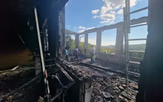 Pomôžte nám obnoviť vyhorenú chatu Lodiar pri Počúvadlianskom jazere