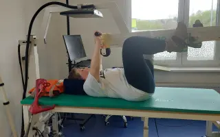 Karolína prekonala nádor aj porážku. Pomôžme jej opäť samostatne kráčať.