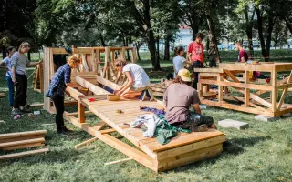 Tam vonku: pošlime  do sveta knihu o architektonických zásahoch [1:1] Workshopu