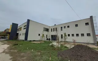 Dajme okoliu Knižnice Józsefa Szinnyeiho v Komárne nový život!