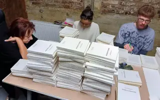 Samko Tále smrdí stále... Nepremeškaj knihu k 25. výročiu! Samko Tále smrdí stále... Nepremeškaj knihu k 25. výročiu!