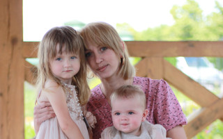 Ukrajinská matka s tromi deťmi potrebuje našu pomoc