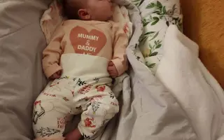 Trojročná Vikinka namiesto hier trávi detstvo v sadre a nemocniciach