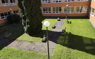 Ži s nami cez prestávky. Obnovme átrium školy.