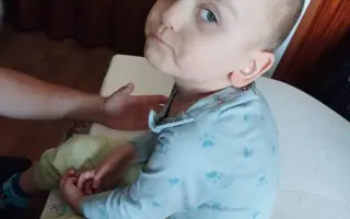 Pomôžme malému Tobiaskovi postaviť sa na nohy