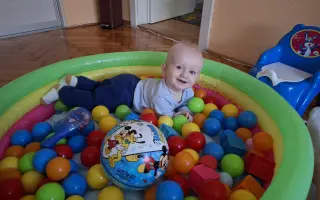 Mateo má len 1 rok a čelí ťažkej hypotónii. Dajme mu šancu na samostatný pohyb.