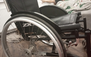 Darujme Lenke nový invalidný vozík