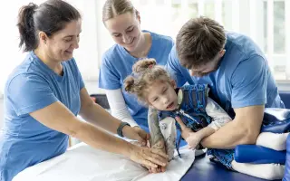 Osemročné kučeravé dievčatko Miška potrebuje našu pomoc