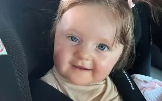 Pre Sofinku: Pomôžte 7-mesačnej bojovníčke rozhýbať ochrnutú rúčku