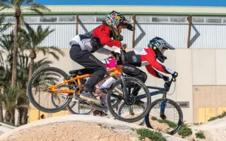 Bike Racing Slovakia: Vystreľte našich šampiónov vpred za ich snom!