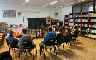 NENECHAJME ICH V TOM PLÁVAŤ! Darujte deťom ľahko dostupnú pomoc – klub NEKAPRI.