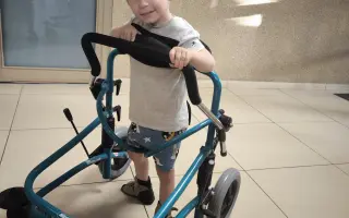 Martinko bojuje s DMO a epilepsiou. Zabezpečme mu potrebné rehabilitácie.