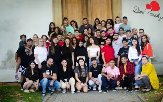 Oslávte s nami 20 rokov Divých Makov a podporte vzdelávanie rómskych detí!