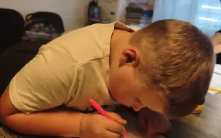 Dávidko potrebuje pokračovať v terapiách. Pomôžme mu napredovať