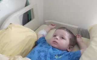 Jarko je po prasknutí aneuryzmy. Pomôžme ho postaviť na vlastné nohy.