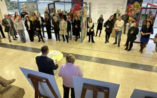 Kniha BOOK WITH .ART spája 70 svetových umelcov do výnimočnej knihy