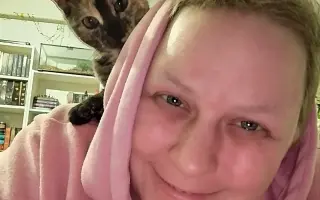 Pomôžme Anite zabezpečiť domov pre mamu a sestru kým ešte bojuje