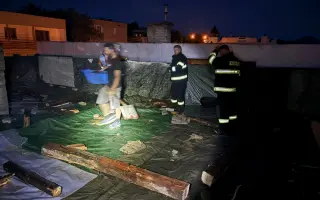 Pomôžte Miroslavovi s rodinou opraviť strechu, ktorú im zničila víchrica
