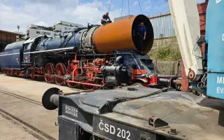 Pomôžte vrátiť najväčší parný rušeň Albatros 498.104 na koľaje.