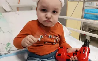 Pomôžme malému Adamkovi v boji s leukémiou