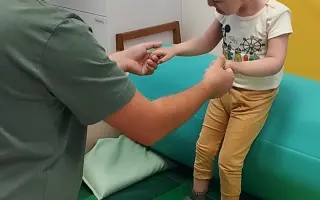 Pomôžme malému Tobiaskovi postaviť sa na nohy