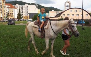 Pomôžme Lukáškovi s autizmom zabezpečiť potrebné terapie