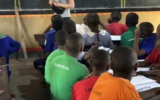 Pomôžte dobrovoľníčke Miške v Ugande získať peniaze pre školu
