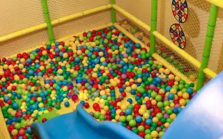 Pomôžte nám zariadiť nový domov pre obľúbený detský kútik v Petržalke