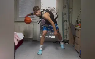 Ani operácie ma nemôžu zastaviť. Pomôž mi vrátiť sa späť do hry!