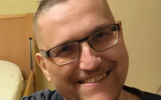 Pomôžme Romanovi získať auto na bezpečné cesty za liečbou a lepší život
