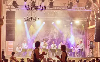 DUNAJSKÁ KAPELA – Podporte nové CD - Unterstützt die neue CD von Dunajská Kapela DUNAJSKÁ KAPELA – Podporte nové CD - Unterstützt die neue CD von Dunajská Kapela