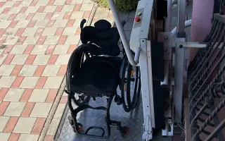 Podporme rodinu ktorá bojuje o prístup k bezbariérovému vstupu