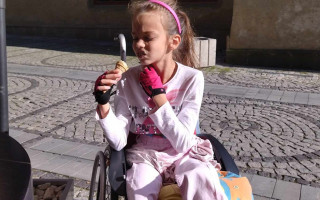 Pomôžme Ciarinke, ktorá sa narodila s detskou mozgovou obrnou