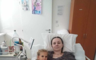 Darujme nový vozík 33-ročnej matke, ktorá sa zotavuje z ťažkej nehody