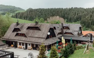 Ďakujeme, že pomáhate znovu postaviť Jánošíkov dvor