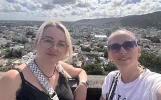 Pomôžme Monike po ťažkej cievnej príhode na ceste späť k rodine